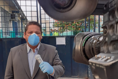 Carlos Julio es uno de los comunicadores que cubre lo que ocurre en la ciudad.