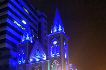 Iniciativa. La iglesia de la Merced, en el centro, es uno de los sitios iluminados.