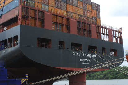 Todos los días llegan barcos a las terminales.