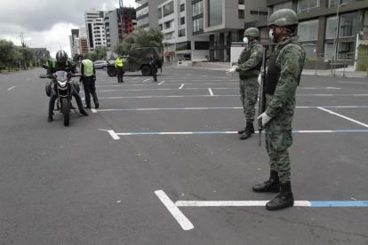 En todo el país los militares apoyan a la Policía en los controles de las medidas dispuestas por la emergencia sanitaria.