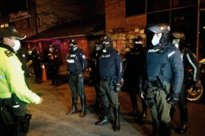 Efectivos de la Policía participaron la madrugada de este 31 de marzo en un operativo cumplido en el Mercado Las Cuadras de Quito.