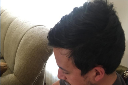 Jhonatan Pérez revisa desde Lima los reportes diarios que presenta el Gobierno ecuatoriano.