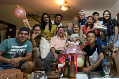 Nicole y su familia se unieron para salir del virus.