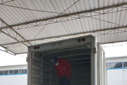 Una empresa textil donó 1.000 metros de tela para la confección de trajes de bioseguridad para la Policía Judicial.