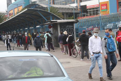 Las mascarillas y los guantes pasarían a ser parte de la indumentaria de los ciudadanosm después del COVID-19