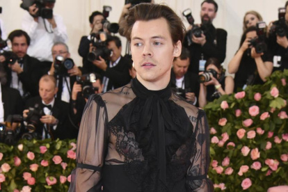 El cantante pospuso su gira mundial para el año siguiente.