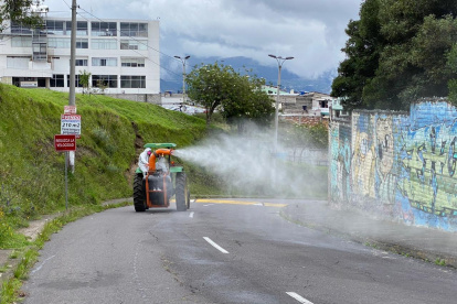 El Municipio limpia y desinfecta sitios de alta concentración de personas