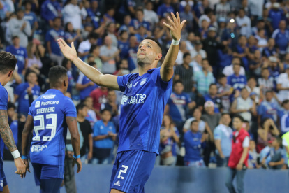 Aníbal Leguizamón, defensa azul, muestra su preocupación por la pandemia.