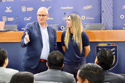 Antonio Cordón, gerente deportivo de la FEF, recomendó la contratación de Jordi Cruyff.