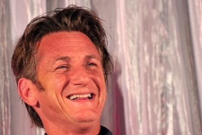 Sean Penn de 56 años es otro artista que se suma a ayudar en la emergencia sanitaria.