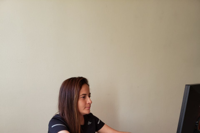 Vanessa Arauz pasa muchas horas organizando y coordinando con los especialistas las charlas sobre fútbol, alimentación y psicología.