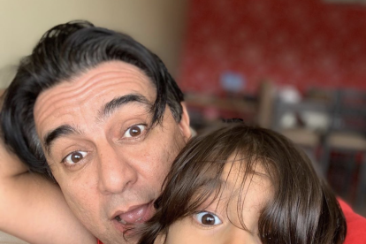 "Nando" es recursivo. Siempre está armando robots, pintando o creando.