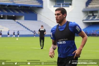 El defensa de Emelec espera que la ciudad encuentre un poco de calma durante la crisis