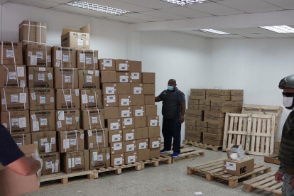 Las autoridades requisaron las mascarillas que estaban en bodegas