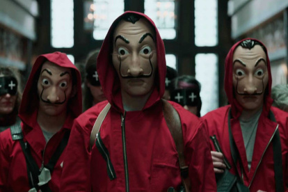 La Casa de Papel es una serie que habla de robos, de riesgos, de oportunidades y de la ausencia de ellas.