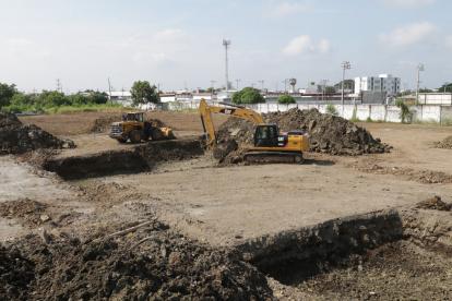 Inició la limpieza de terrenos en el camposanto del suburbio de Guayaquil.