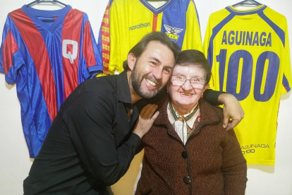 Juan Francisco Aguinana está en Quito, junto a Susana Garzón, su madre.