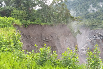 Imagen del hundimiento de tierra que fue reportado este 7 de abril de 2020, que causó la paralización de los oleoductos.