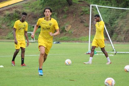 Los jugadores de Barcelona cumplirán otra pretemporada de cara a la reanudación del campeonato.
