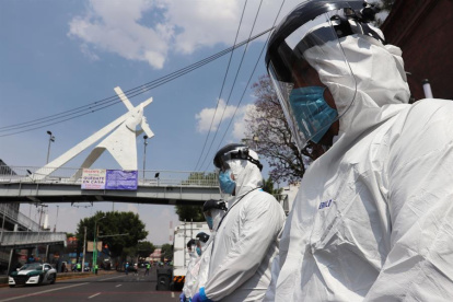 La transmisión de enfermedades entre animales y seres humanos no sólo se produce pro mutaciones genéticas.