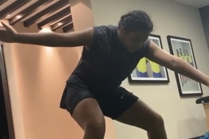 Doménica Valencia entrenó con el Toño en el gimnasio que la familia tiene en casa.