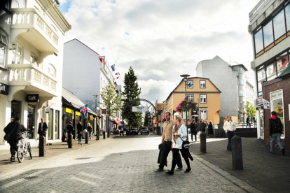 En Islandia no solo se testean casos sospechosos, potenciales contagios o personas en grupo de riesgo: el país ofrece la prueba de coronavirus a quien quiera hacérsela y de manera gratuita.