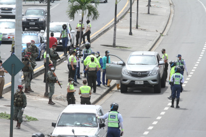 El operativo cotidiano del control de placas fue reforzado en Guayaquil.