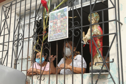 Las familias exhibieron sus santos para celebrar el Jueves Santo.
