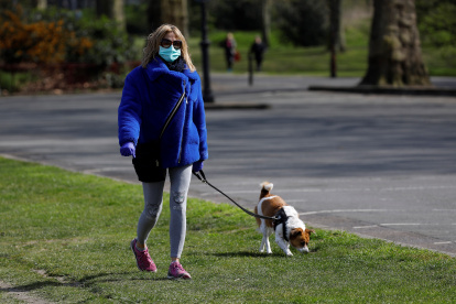 Britain"s Health Secretary Matt Hancock leaves 10 Downing street in central London on April 9, 2020. - Stranded at home, Britons have sought solace in their traditional passion for animals, with shelters recording a wave of applications to adopt dogs and cats. (Photo by Tolga AKMEN / AFP)