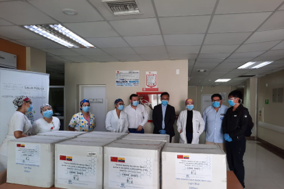 La empresa Chinarailway entregó 32.000 mascarillas quirúrgicas en el hospital Verdi Cevallos en Manabí