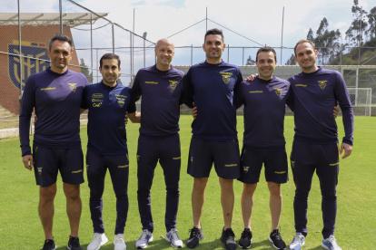 Jordi Cruyff (d) comanda el cuerpo técnico tricolor que asumió las riendas del equipo absoluto hace poco menos de tres meses.