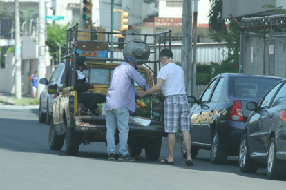 Barrio del Salado. En este sector, los vecinos se organizan hasta para comprar verduras. Jamás se aglomeran.