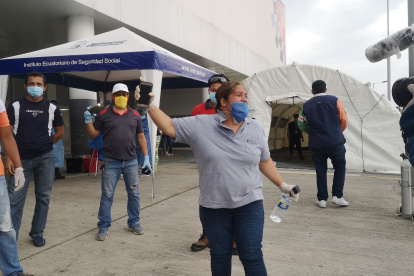 Una mujer culpa de la muerte de su esposo a la administración del hospital IESS de Ceibos.