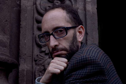 Alfonso Espinosa Andrade es poeta y periodista.