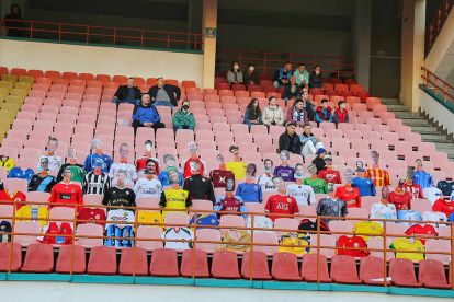 El Brest de Bielorrusia ofrece a los aficionados que compran entradas y no quieren ir al estadio por temor al coronavirus, ubicar un maniquí con la foto de su rostro.