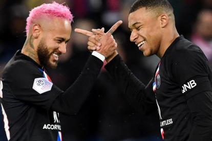 PSG, en las dos últimos mercados de pases, pagó por Neymar más de $ 200 millones, mientras que por Mbappé desembolsó algo más de 180 millones.