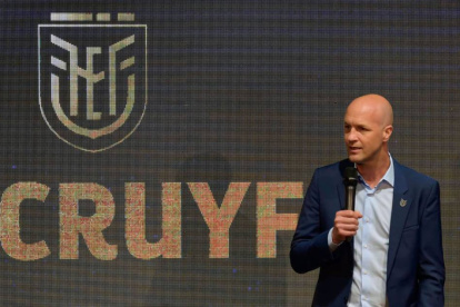La Federación Ecuatoriana de Fútbol anunció que el salario de Jordi Cruyff, quien actualmente se encuentra en España, se reduce un 70 %.