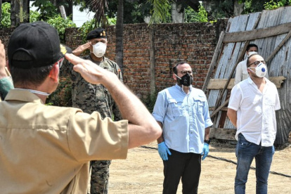 "Nuestros hermanos fallecidos están siento sepultados luego de rendirles honores fúnebres", escribió Jorge Wated en su cuenta de Twitter el 8 de abril.