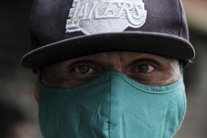 Incluso pensar en una situación como una pandemia puede hacer que las personas valoren la conformidad sobre la excentricidad.