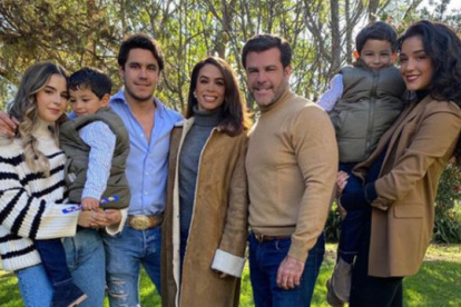 El actor junto a su esposa y sus hijos Alejandra, Eduardo, Ana Paula, Manuel y Daniel.