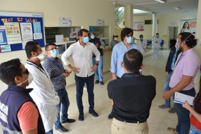 Referencial. Autoridades recorrieron el Hospital Básico El Carmen donde se constató el funcionamiento de esta unidad médica.