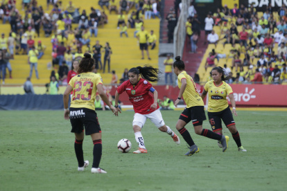 El certamen femenino se disputa en Ecuador desde 2013, pero recién la temporada anterior se lo intentó manejar de forma profesional de parte de la Ecuafútbol.