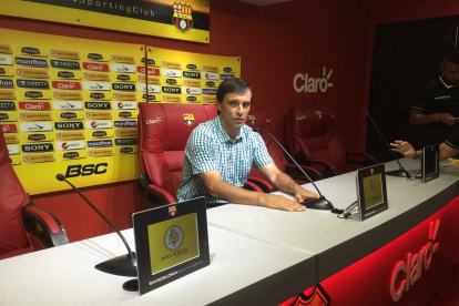 Fabián Bustos afirma que la dirigencia de Barcelona se "está manejando bien" en medio de la crisis por el coronavirus.