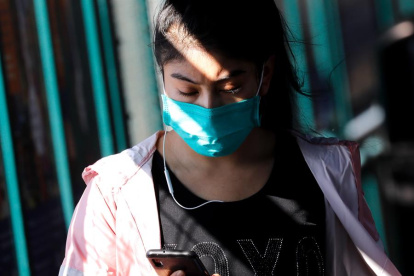 Hasta ahora se cree que el coronavirus no afecta de la misma manera a jóvenes y adultos.