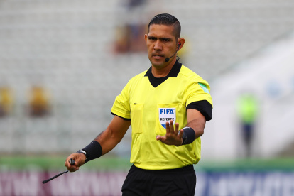 Guillermo Guerrero, árbitro ecuatoriano, que busca llegar al Mundial Catar 2022.
