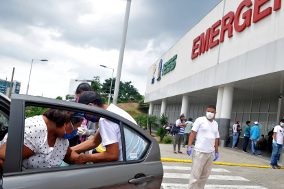 El Hospital de Los Ceibos no deja de recibir pacientes a diario.