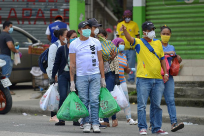 Aunque el mundo viva en un estado de cuarentena, nadie deja de ir a los supermercados.