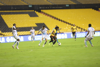 Experiencia. Barcelona y Liga Deportiva Universitaria de Portoviejo jugaron sin público en el estadio Monumental, la noche del sábado el 29 de febrero. Ese día se confirmó el primer positivo de COVID-19 en Guayaquil.