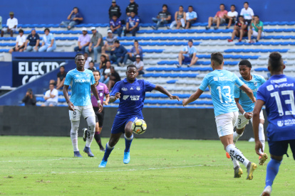 Aunque en principio el certamen de reservas se mantendría, no se descarta la posibilidad de suspender las competencias en las divisiones formativas, debido a la crisis de salud que vive el país por el coronavirus.