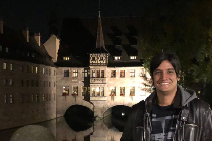 Jimmy fue vocalista de la agrupación Van Mozart en 2002.